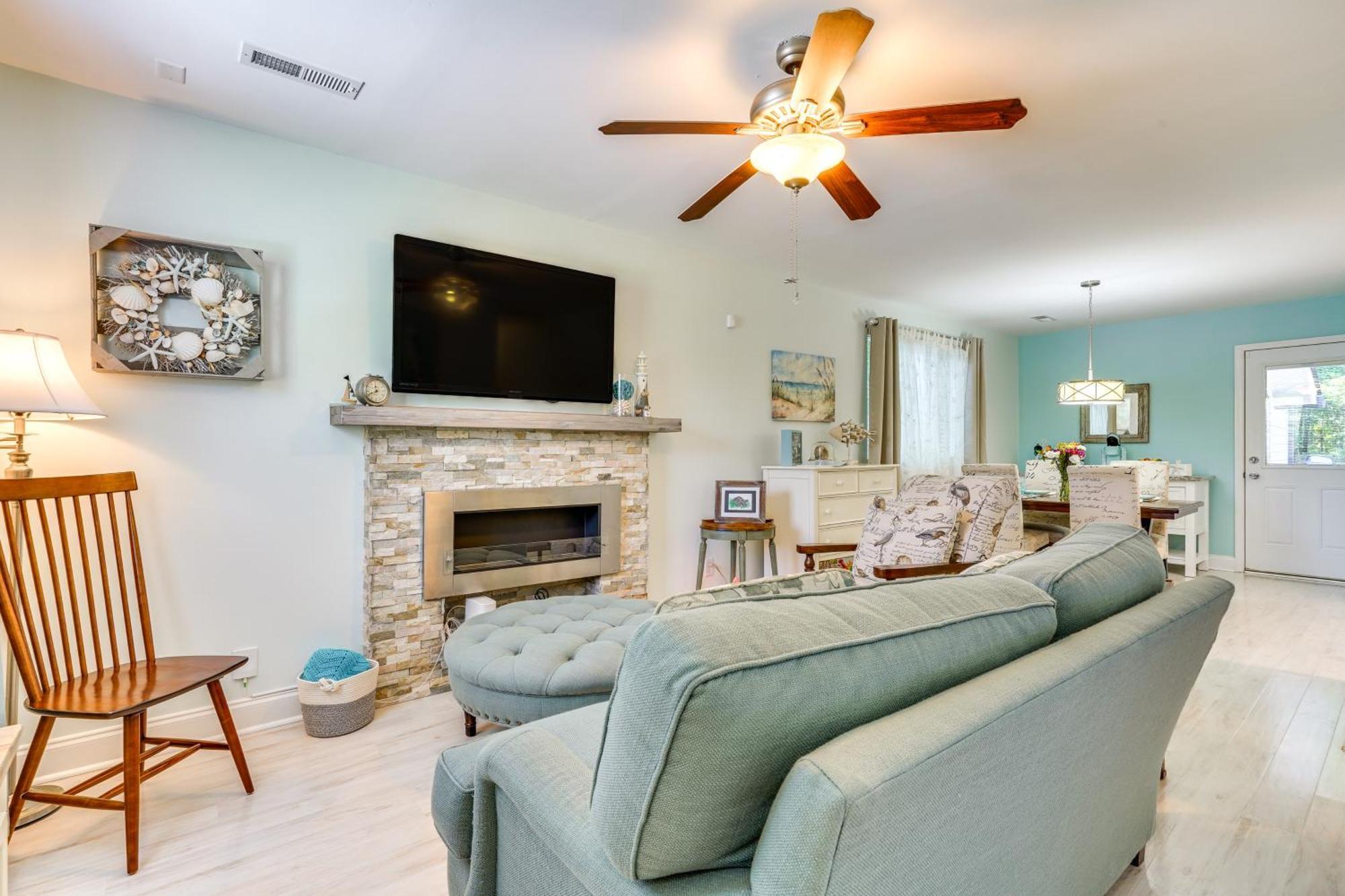 Villa Cozy Goose Creek Escape With Patio And Grill Esterno foto