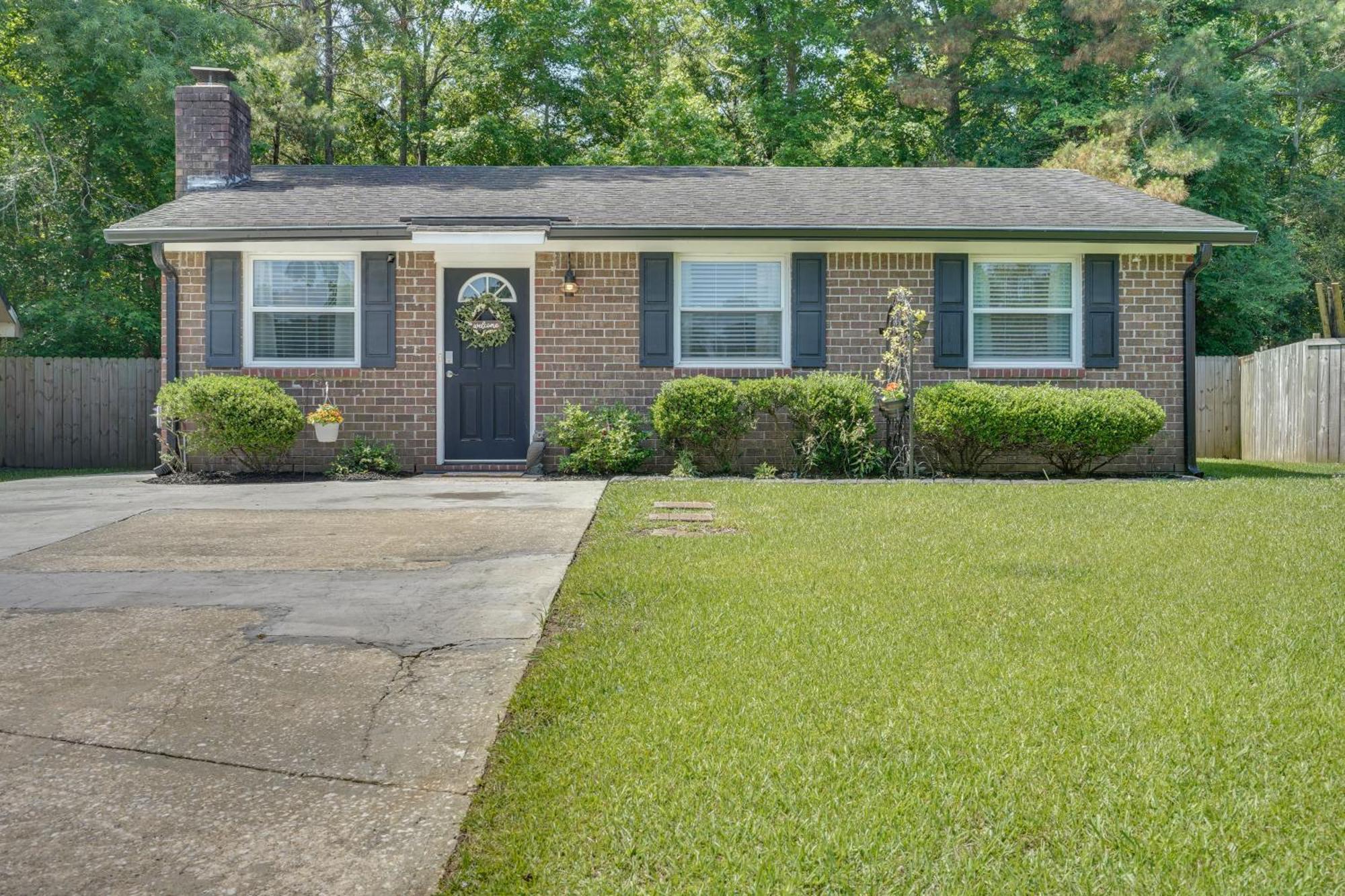 Villa Cozy Goose Creek Escape With Patio And Grill Esterno foto