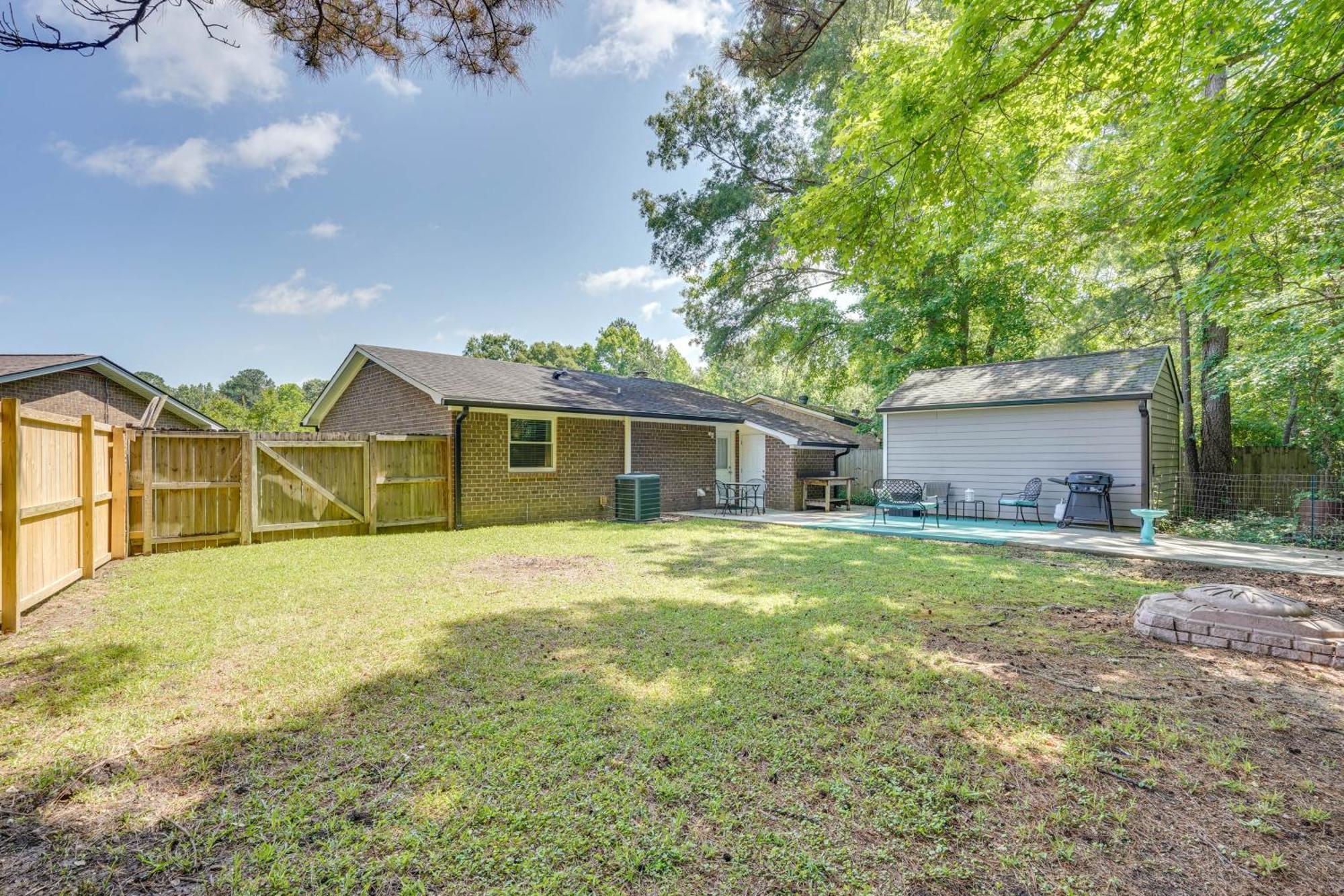 Villa Cozy Goose Creek Escape With Patio And Grill Esterno foto