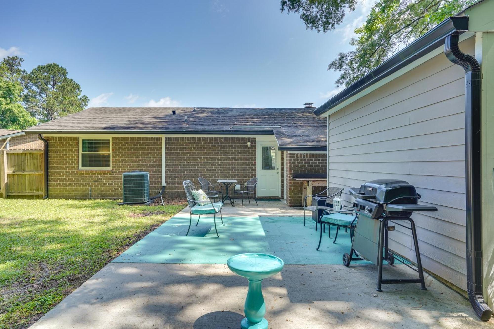 Villa Cozy Goose Creek Escape With Patio And Grill Esterno foto